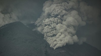 gunung-lewotobi-kembali-erupsi_169